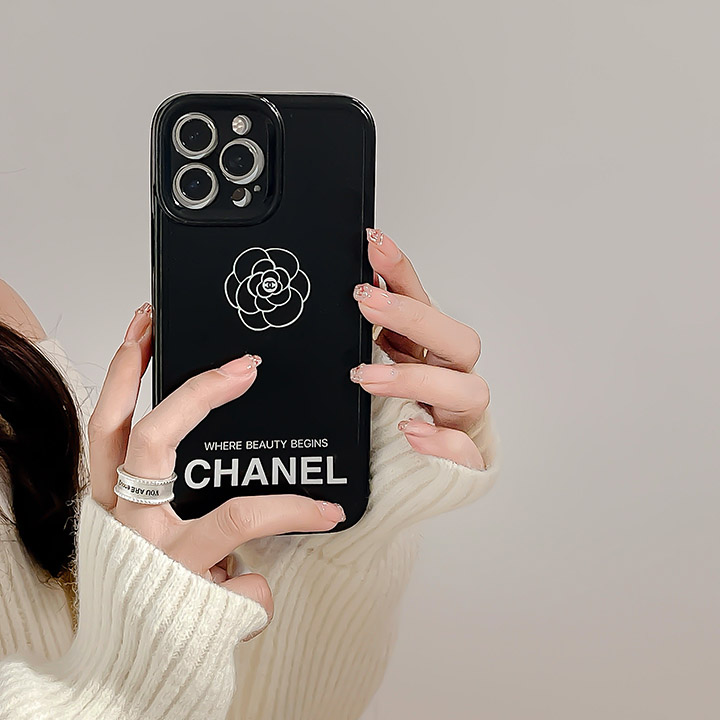 アイフォン 15 chanel ケース シリコン